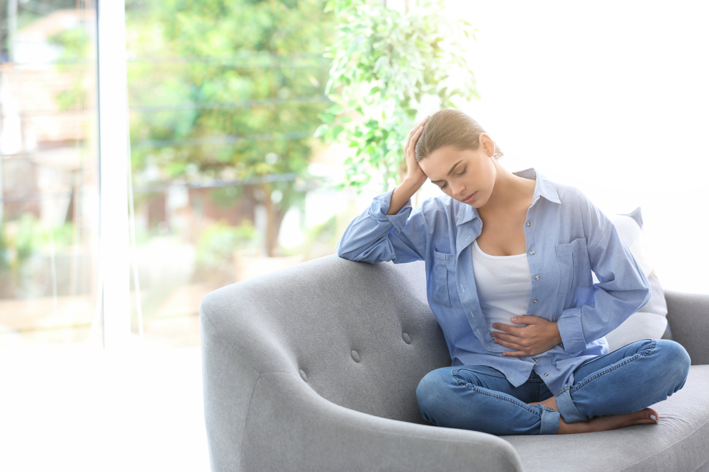 woman experiencing pelvic pain due to endometriosis